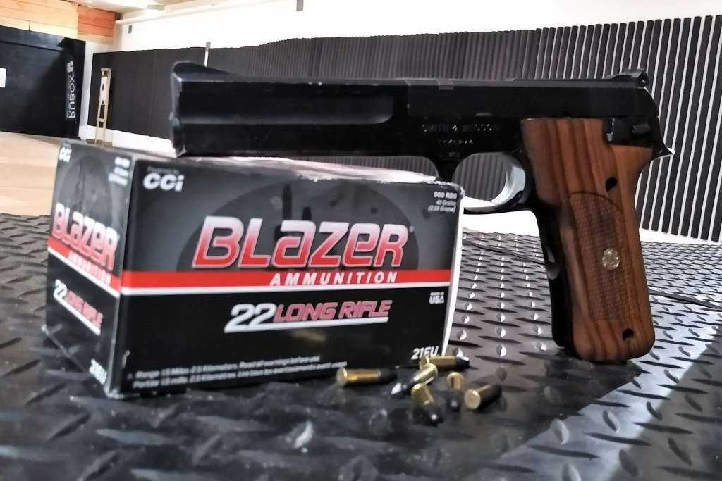 Pistolet sportowy .22 LR z amunicją